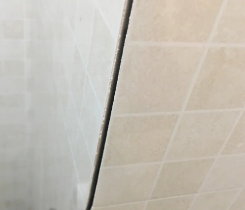 务川仡瓷砖空鼓维修公司分享阳台瓷砖脱落的修复过程可以分为以下几个步骤